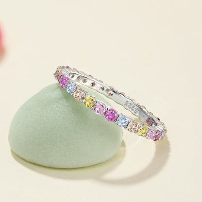 Elegant Vivid Round Cut Daily Ring