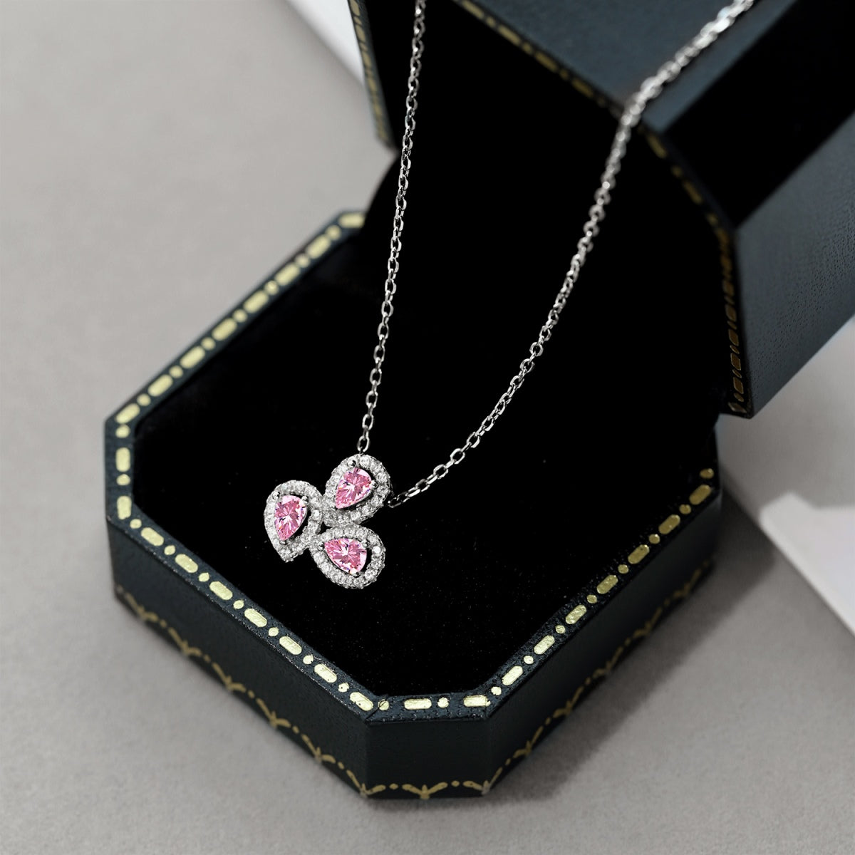 Elegant Flower Shape Pear Cut Necklace