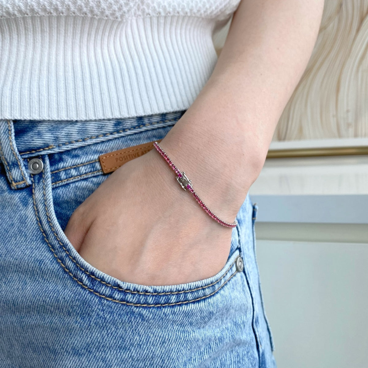 Schillerndes buntes Armband im Rundschliff für den Alltag