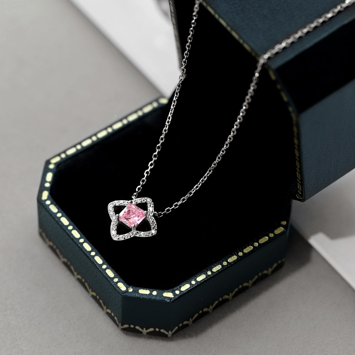 Exquisite Flower Shape Princess Cut Necklace