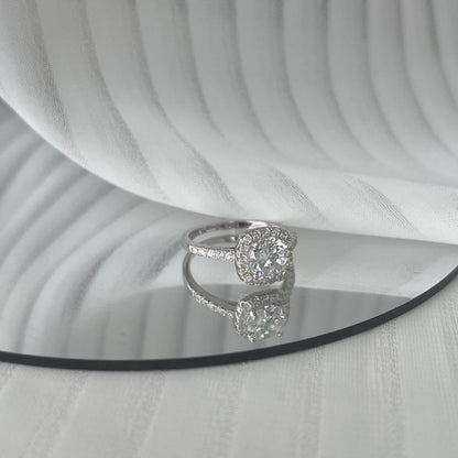 Dazzling Resplendent Round Cut Wedding Ring