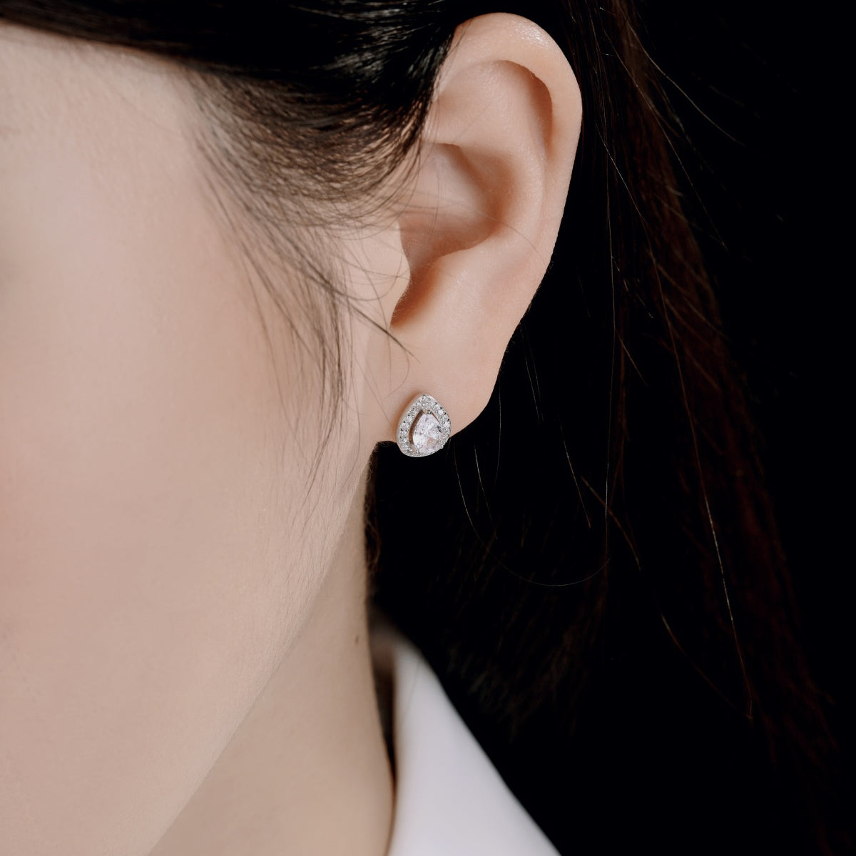 Luxurious Water Drop Shape Earrings