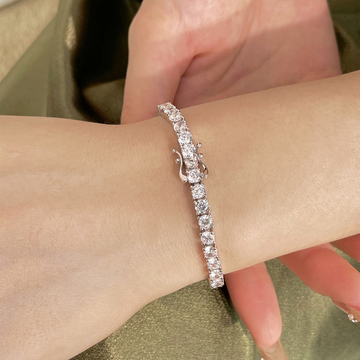 Luxurious Ornate Round Cut Tennis Bracelet