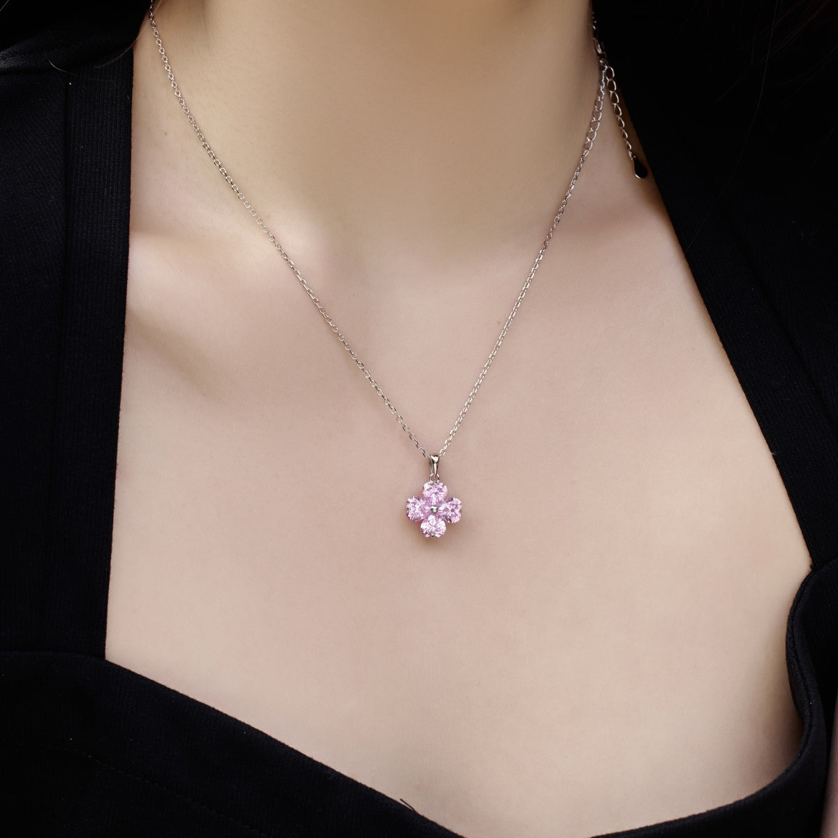 Heart-Shaped Four-Leaf Clover Bead Necklace