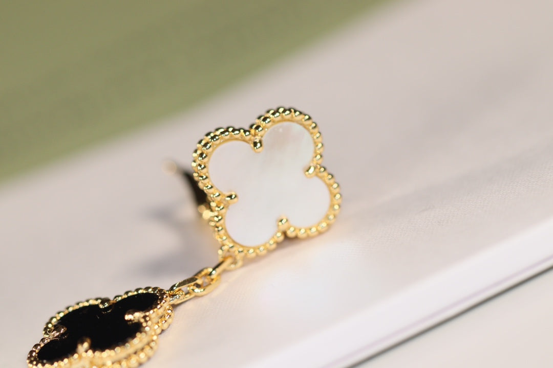 [Love More]CLOVER EARRINGS GOLD ONYX MOP 3 MOTIF