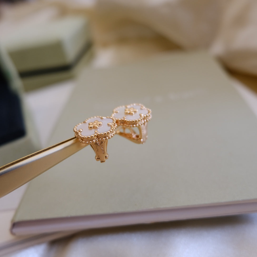 [Love More]LUCKY PINK GOLD WHITE MOP EARRINGS