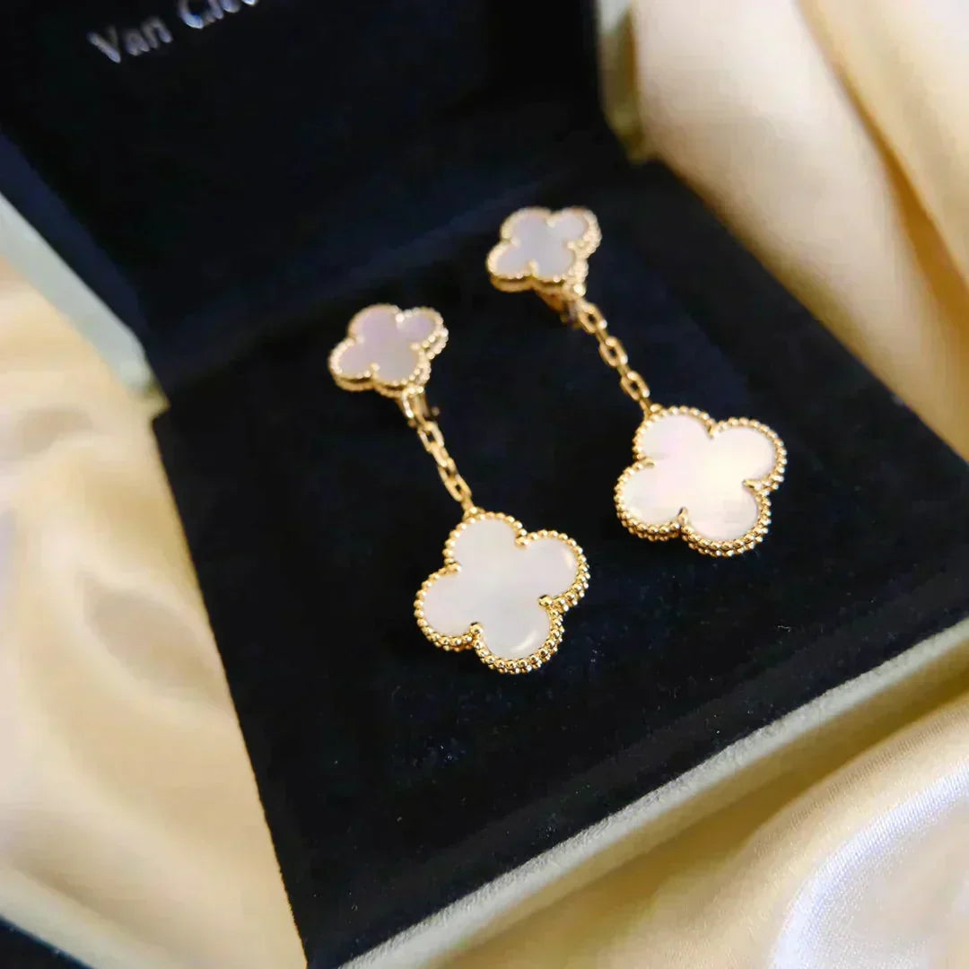 [Love More]CLOVER 2 MOTIF WHITE MOP EARRINGS