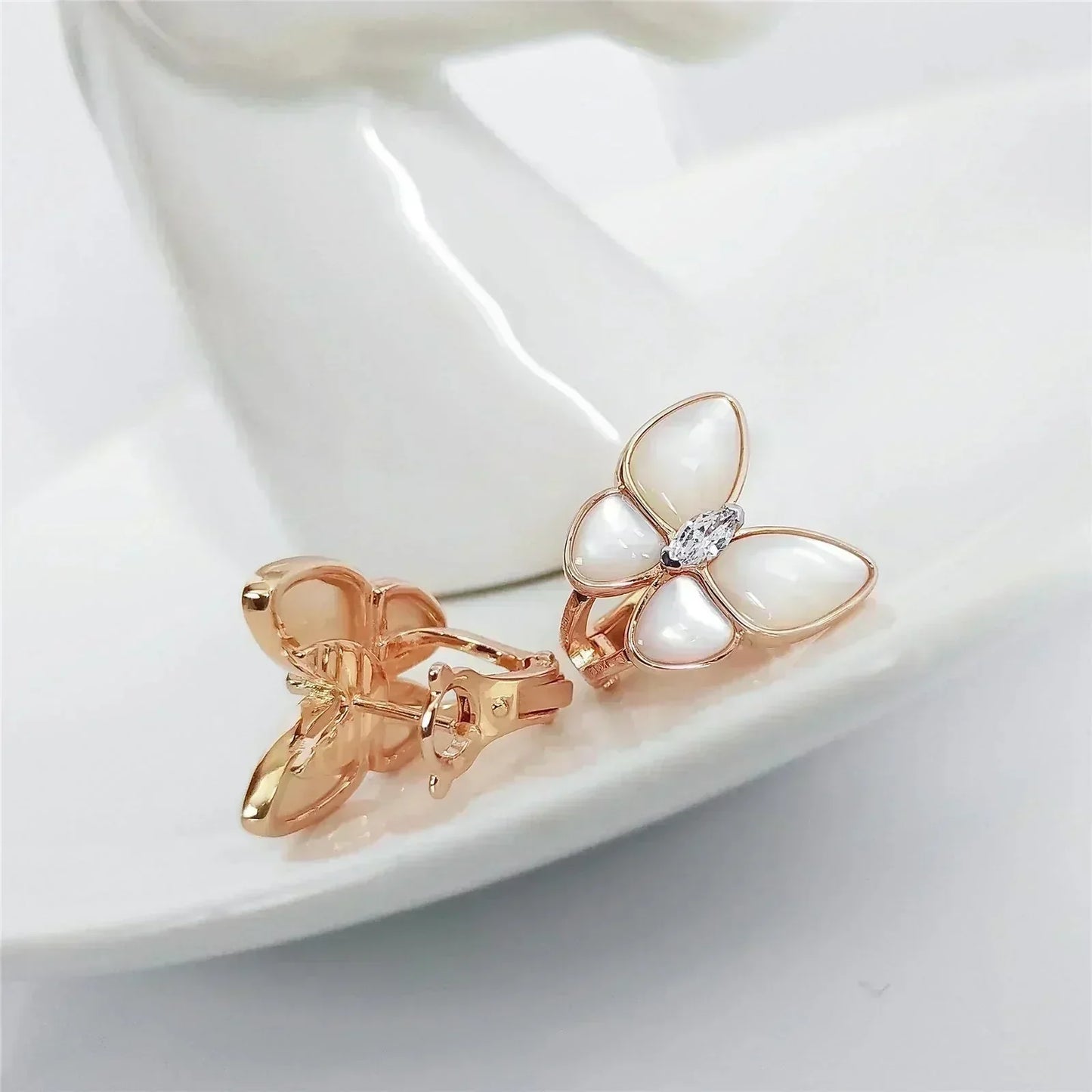 [Love More]BUTTERFLY MOP DIAMOND EARRINGS