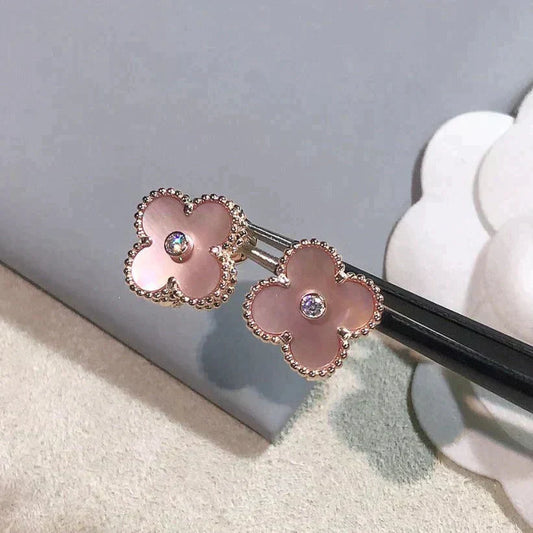 [Love More]CLOVER MEDIUM 1 MOTIFS  PINK MOP DIAMOND EARRINGS