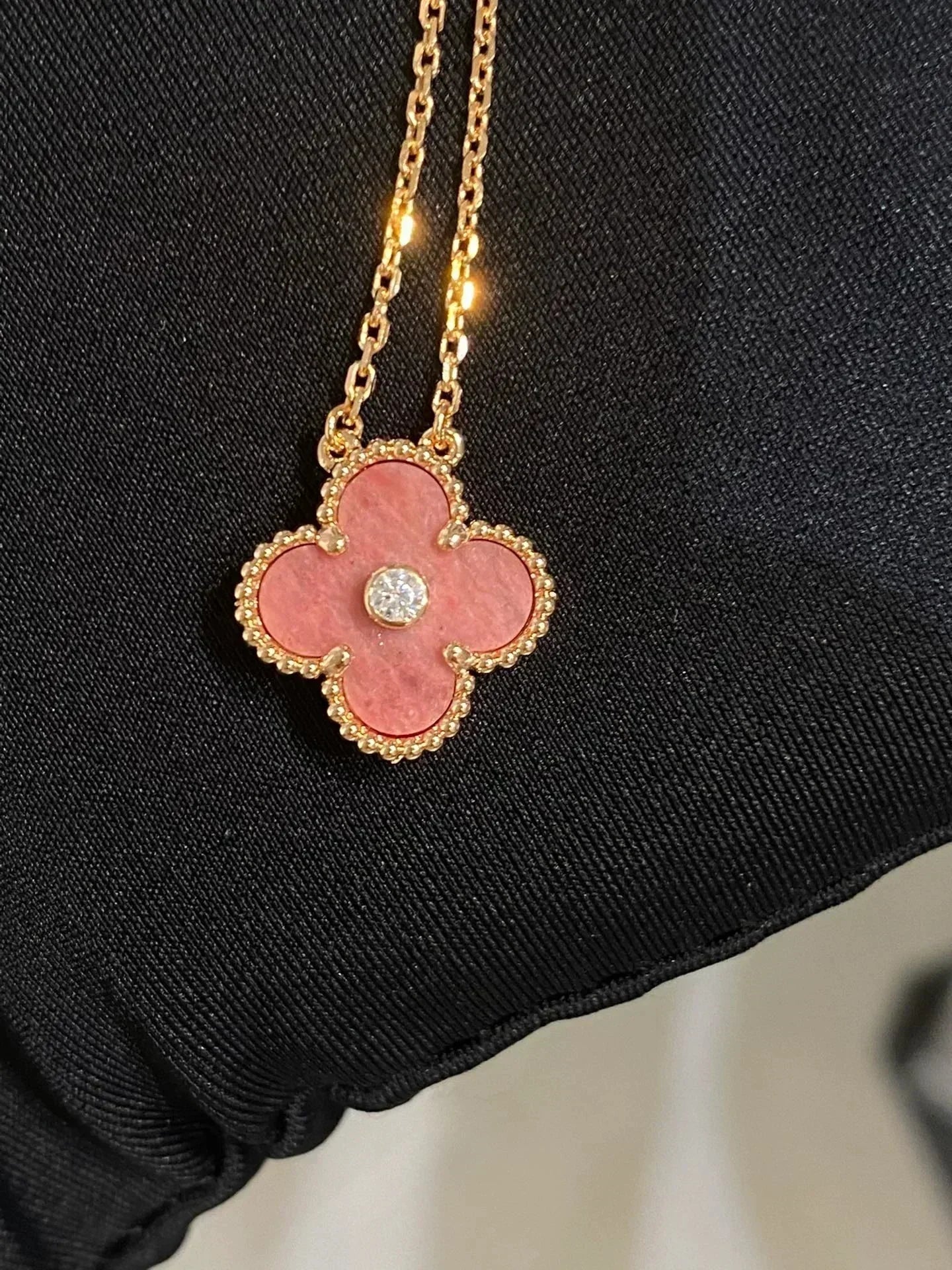 [Love More]CLOVER 15MM DIAMOND RHODONITE NECKLACE