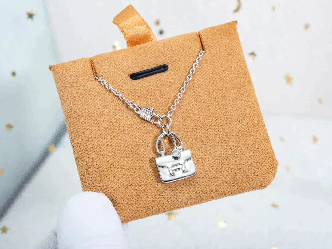 [Love More]AMULETTE PEDANT SILVER NECKLACE