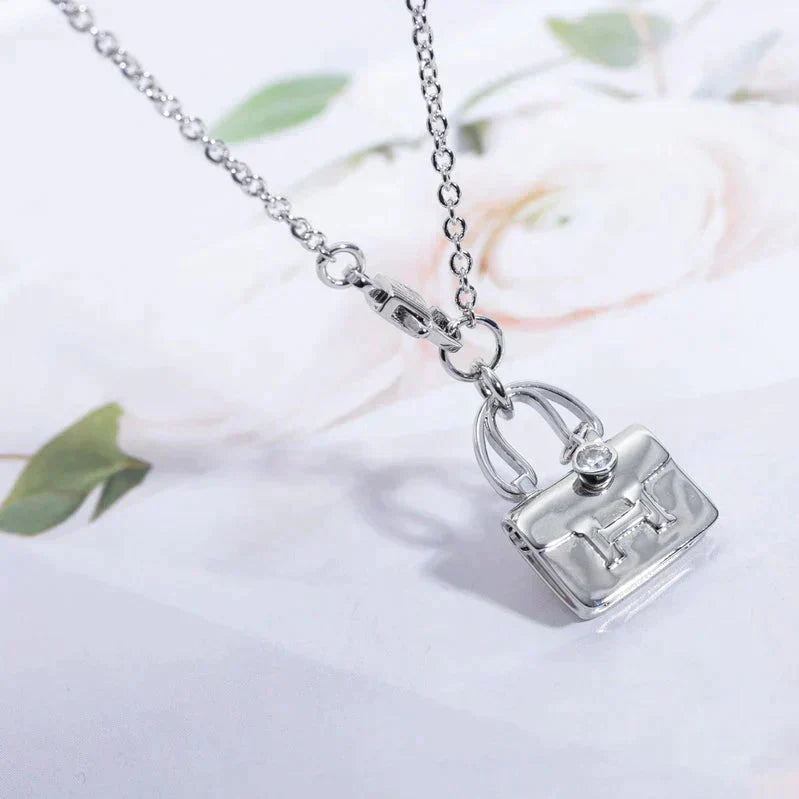 [Love More]AMULETTE PEDANT SILVER NECKLACE