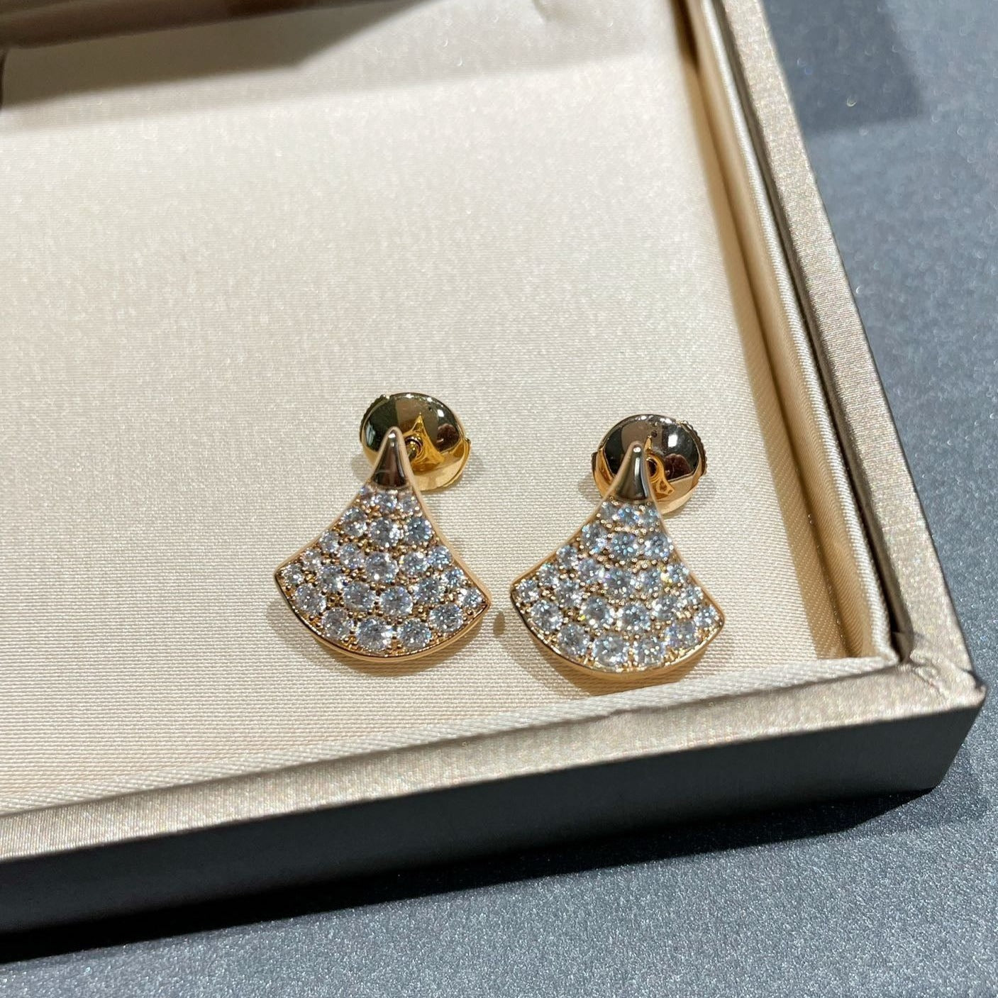 [Love More]DREAM STUD EARRINGS DIAMOND