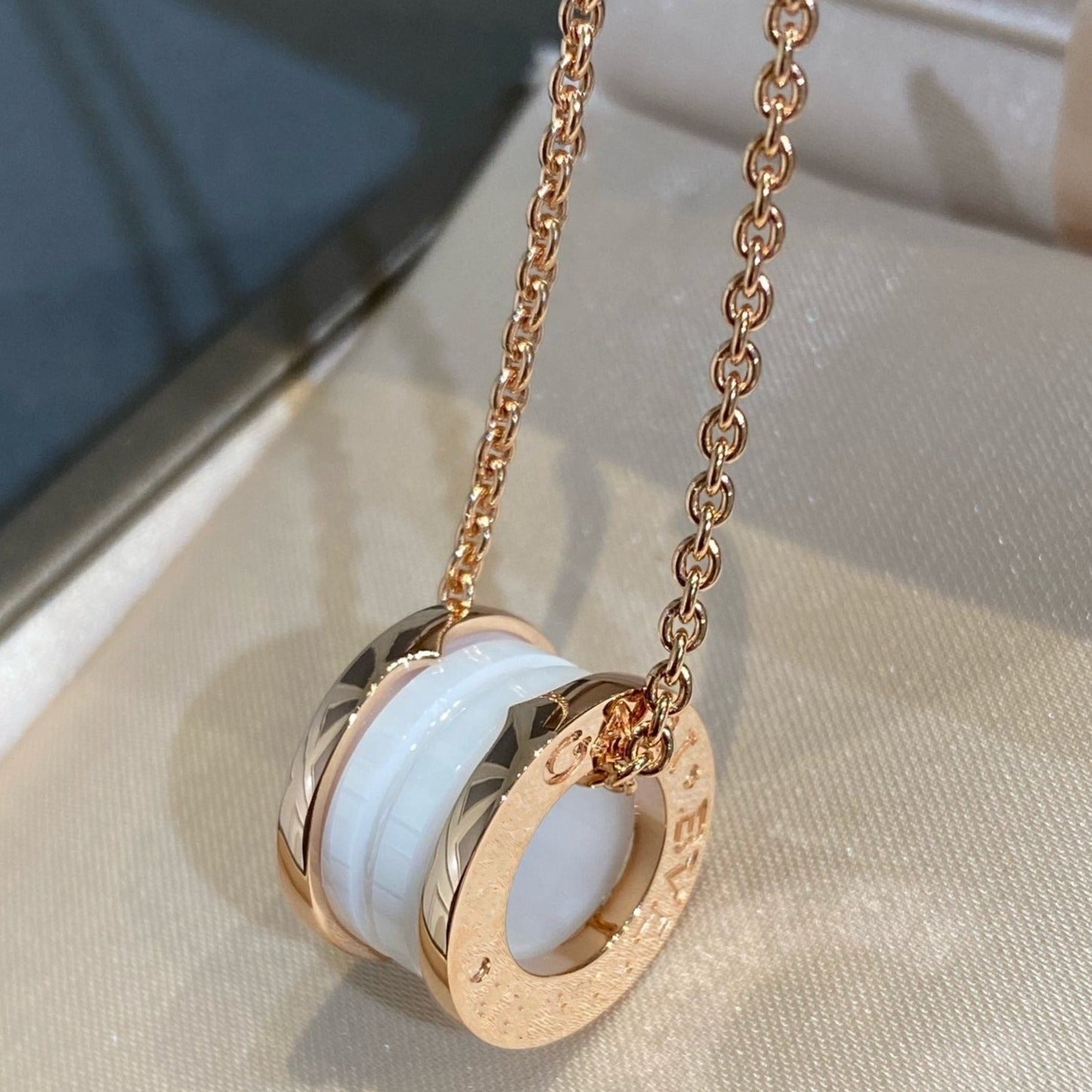 [Love More]ZERO 1 WHITE CERAMIC PINK GOLD NECKLACE