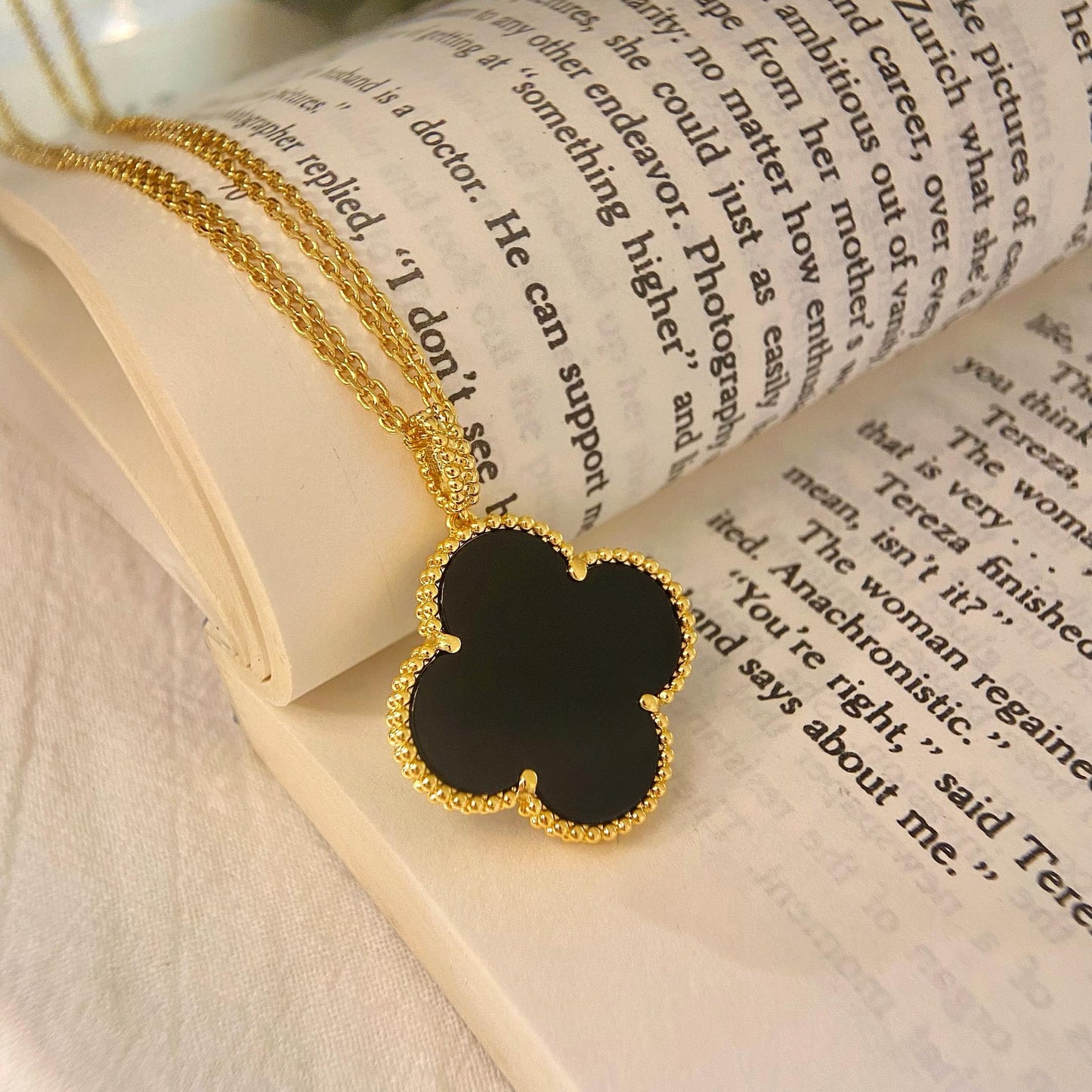 [Love More]CLOVER 25MM HALSKETTE GOLD ONYX