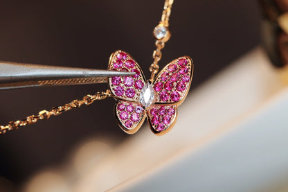 [Love More] SCHMETTERLING ROTE DIAMANT ROSÉGOLD HALSKETTE