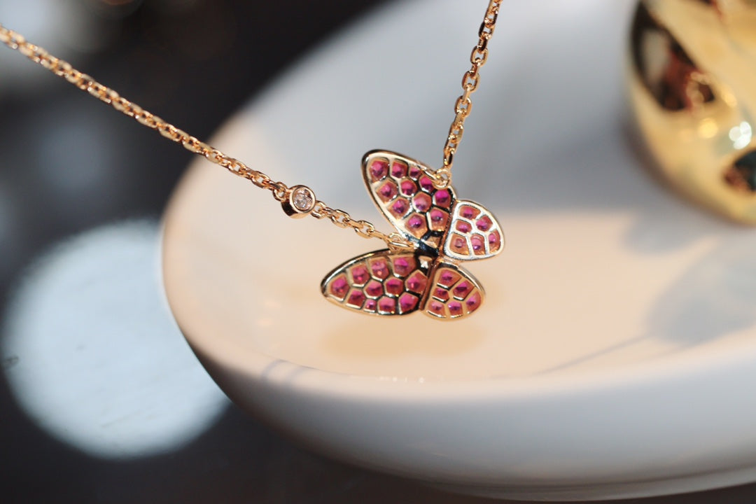 [Love More] SCHMETTERLING ROTE DIAMANT ROSÉGOLD HALSKETTE