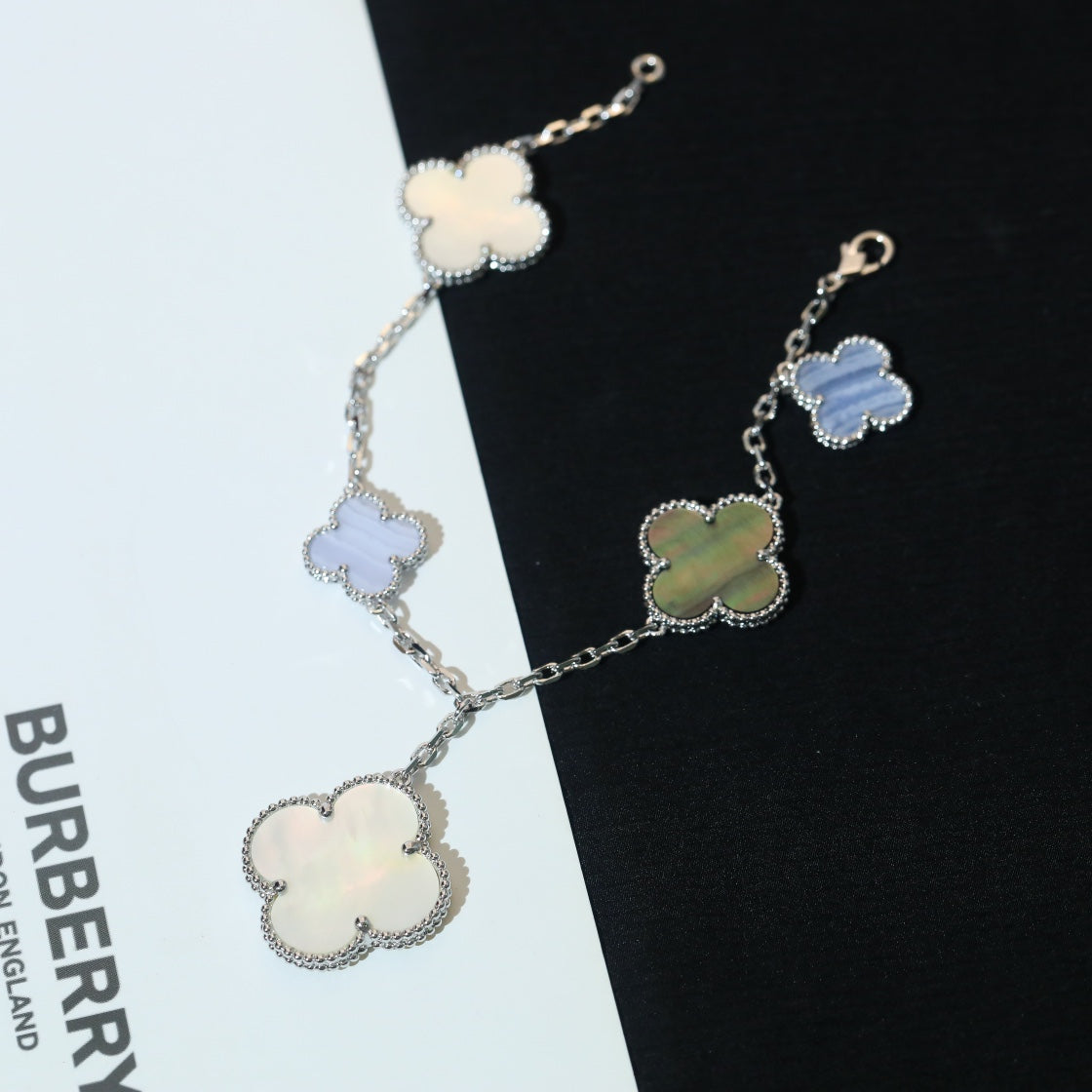 [Love More]CLOVER BRACELET 5 MOTIFS MOP CHALCEDONY SILVER