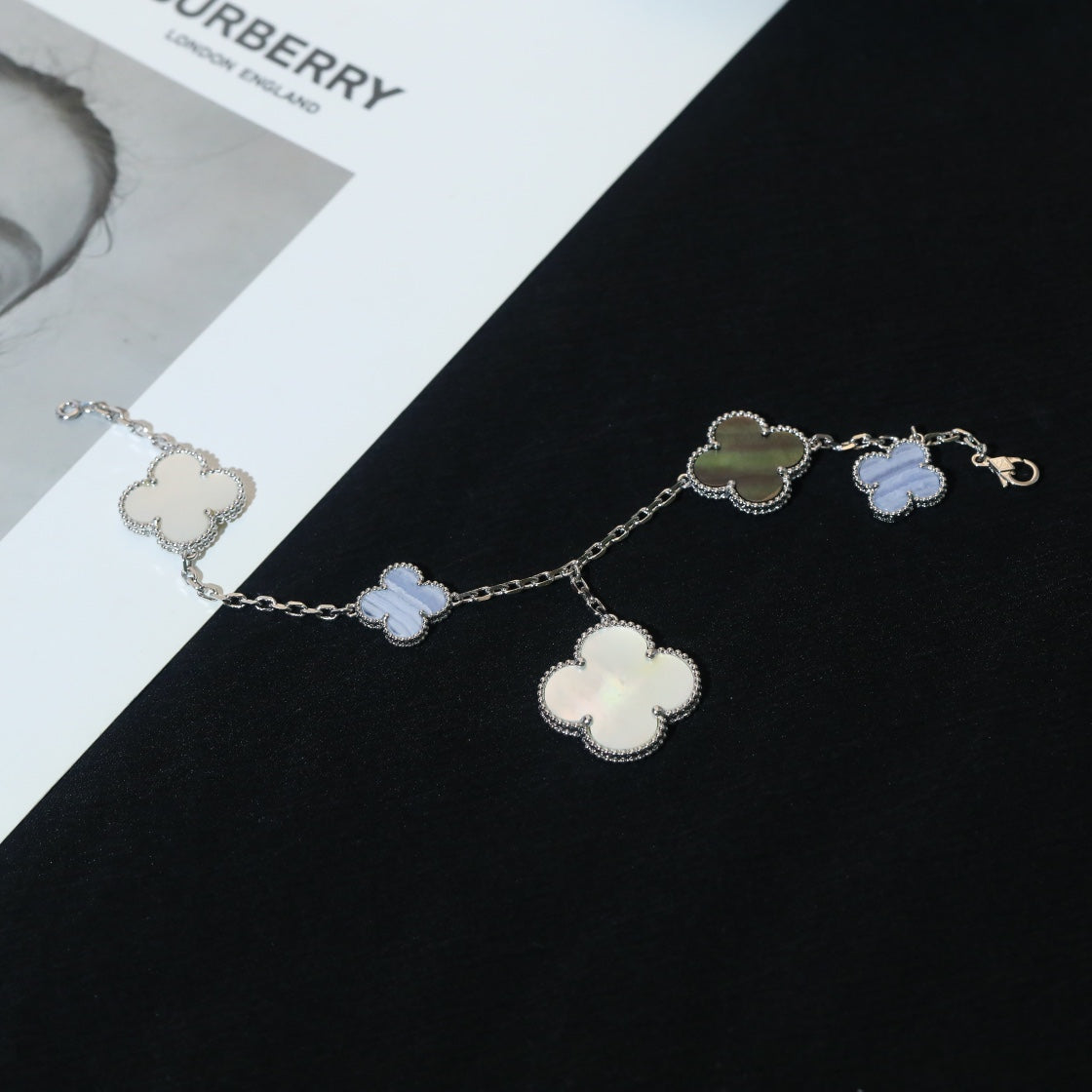 [Love More]CLOVER BRACELET 5 MOTIFS MOP CHALCEDONY SILVER