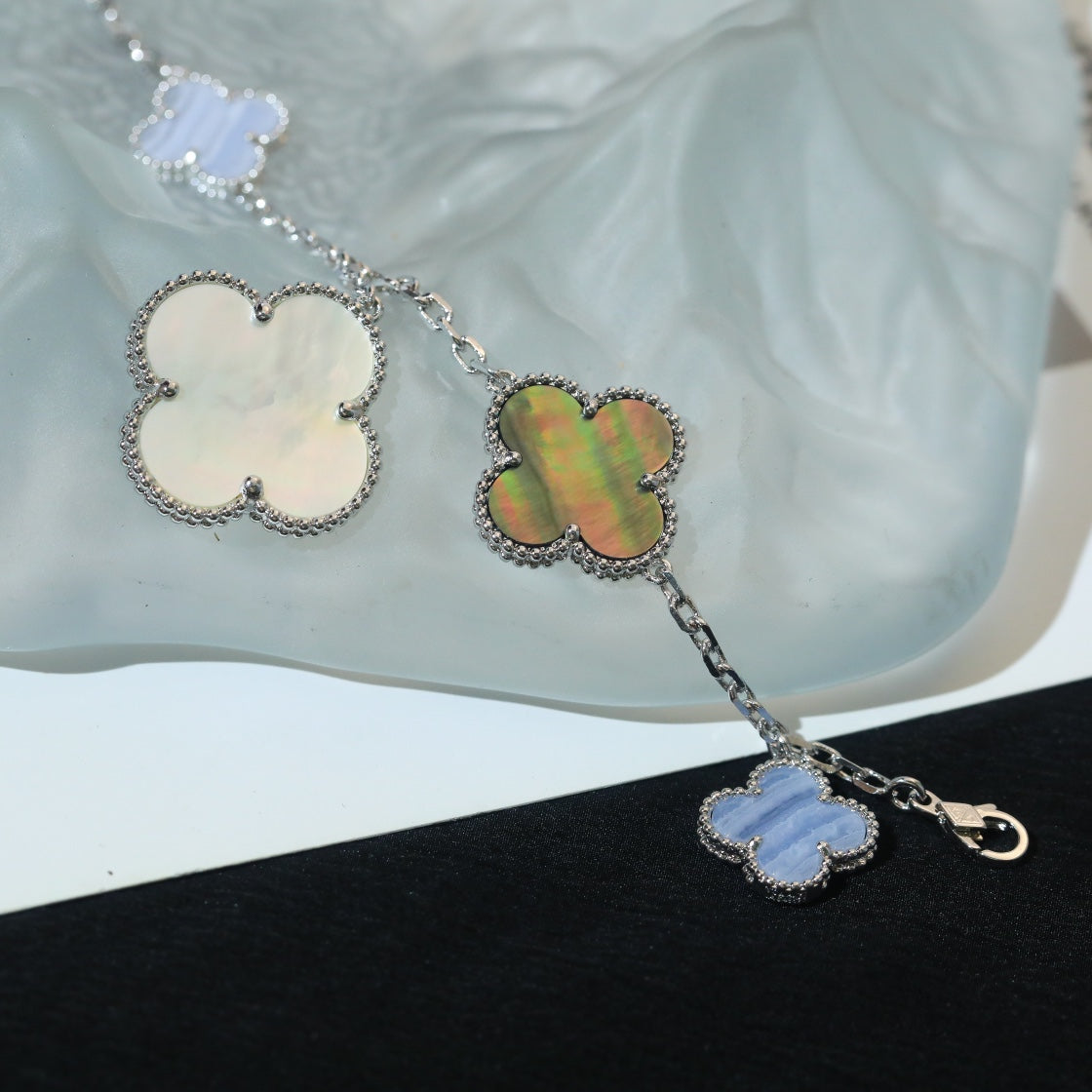 [Love More]CLOVER BRACELET 5 MOTIFS MOP CHALCEDONY SILVER