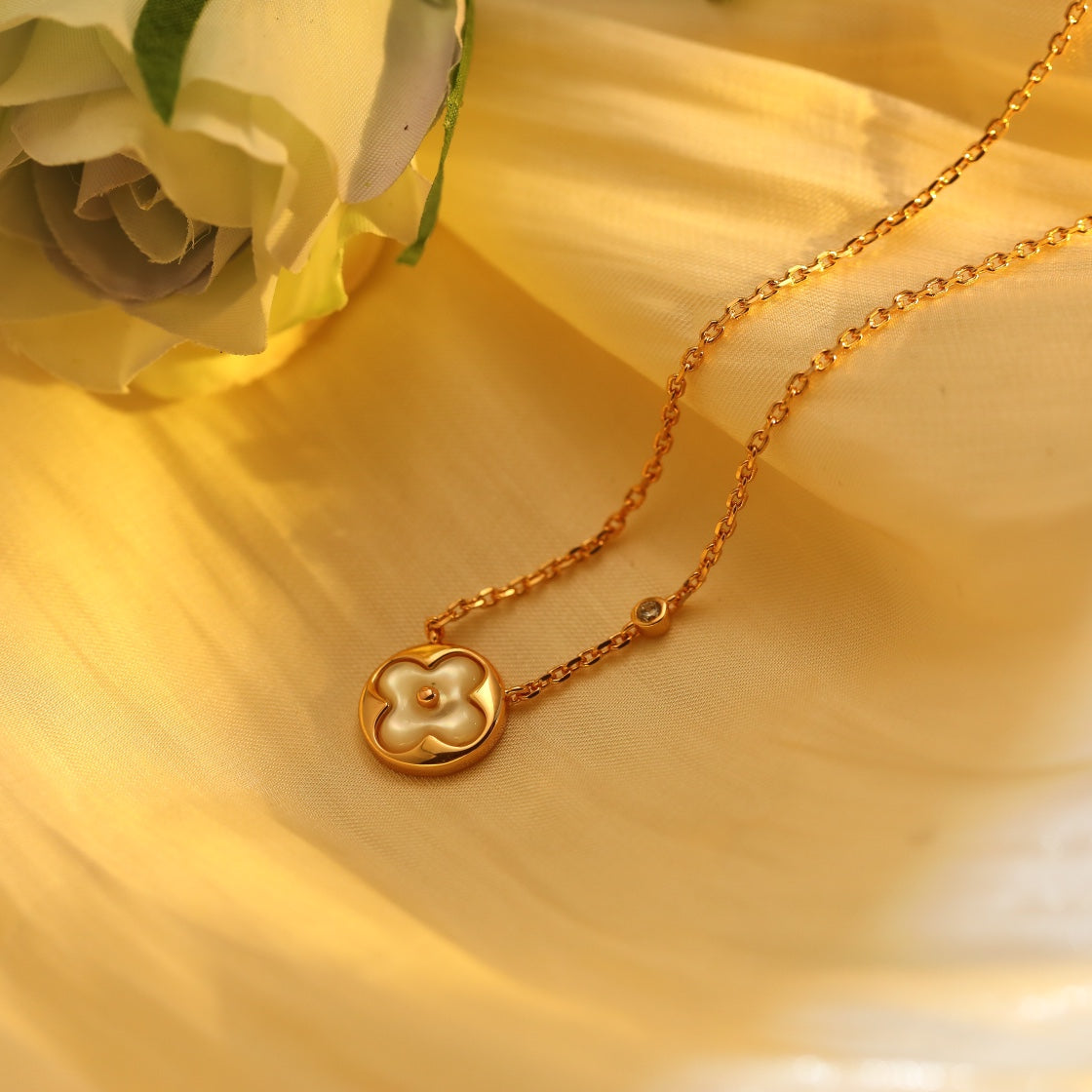 [Love More]SUN PEDANT PINK GOLD 1 DIAMOND NECKLACE