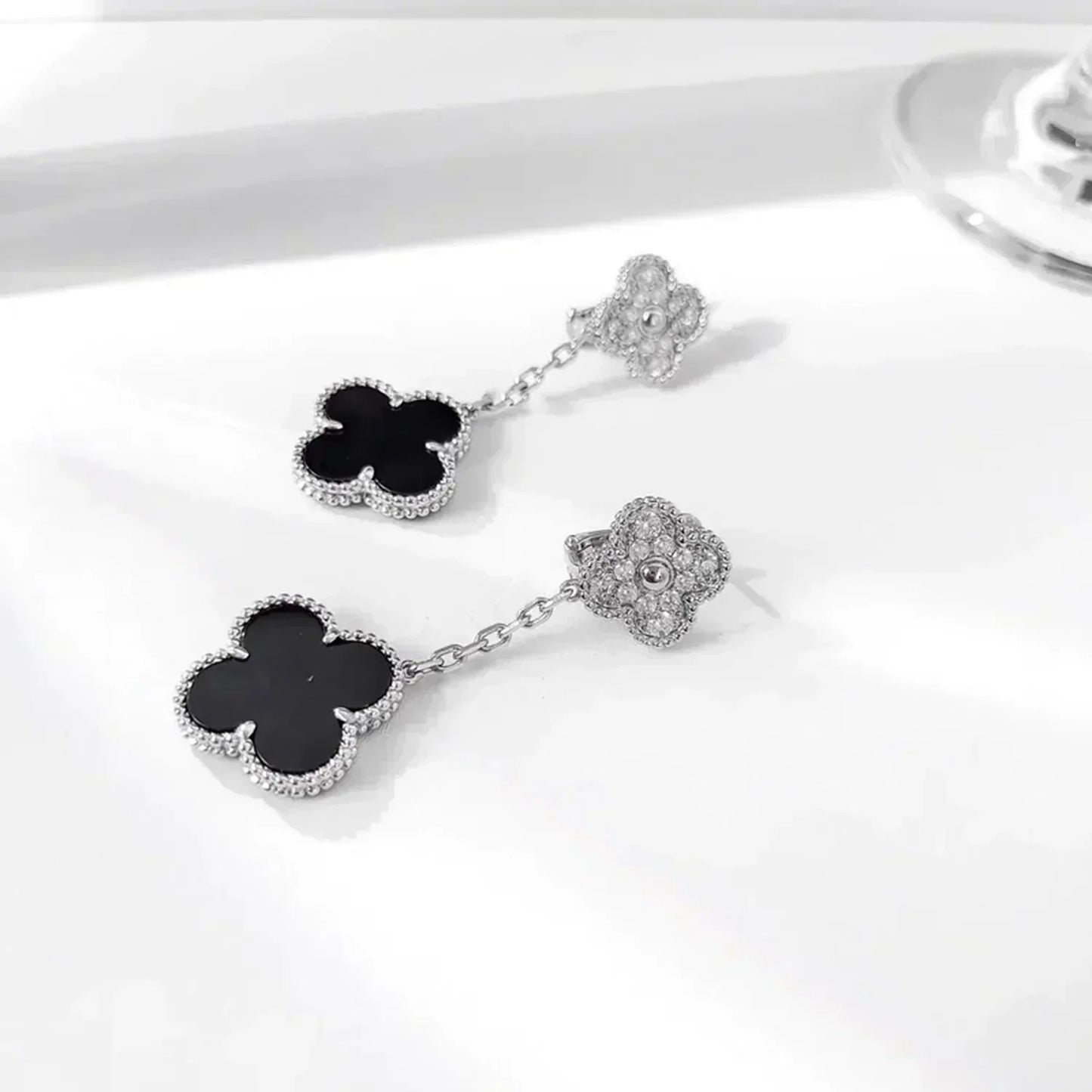 [Love More]CLOVER 2 MOTIFS DIAMOND ONYX OHRRINGE SILBER