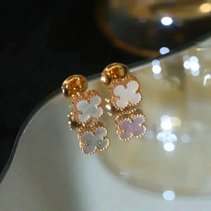 [Love More]CLOVER MINI 9.5MM WHITE MOP EARRINGS