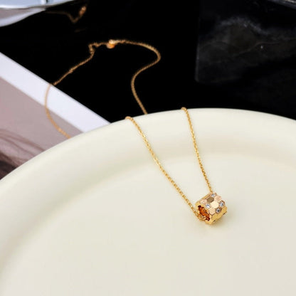 [Love More]BEE MINI PEDANT DIAMOND NECKLACE