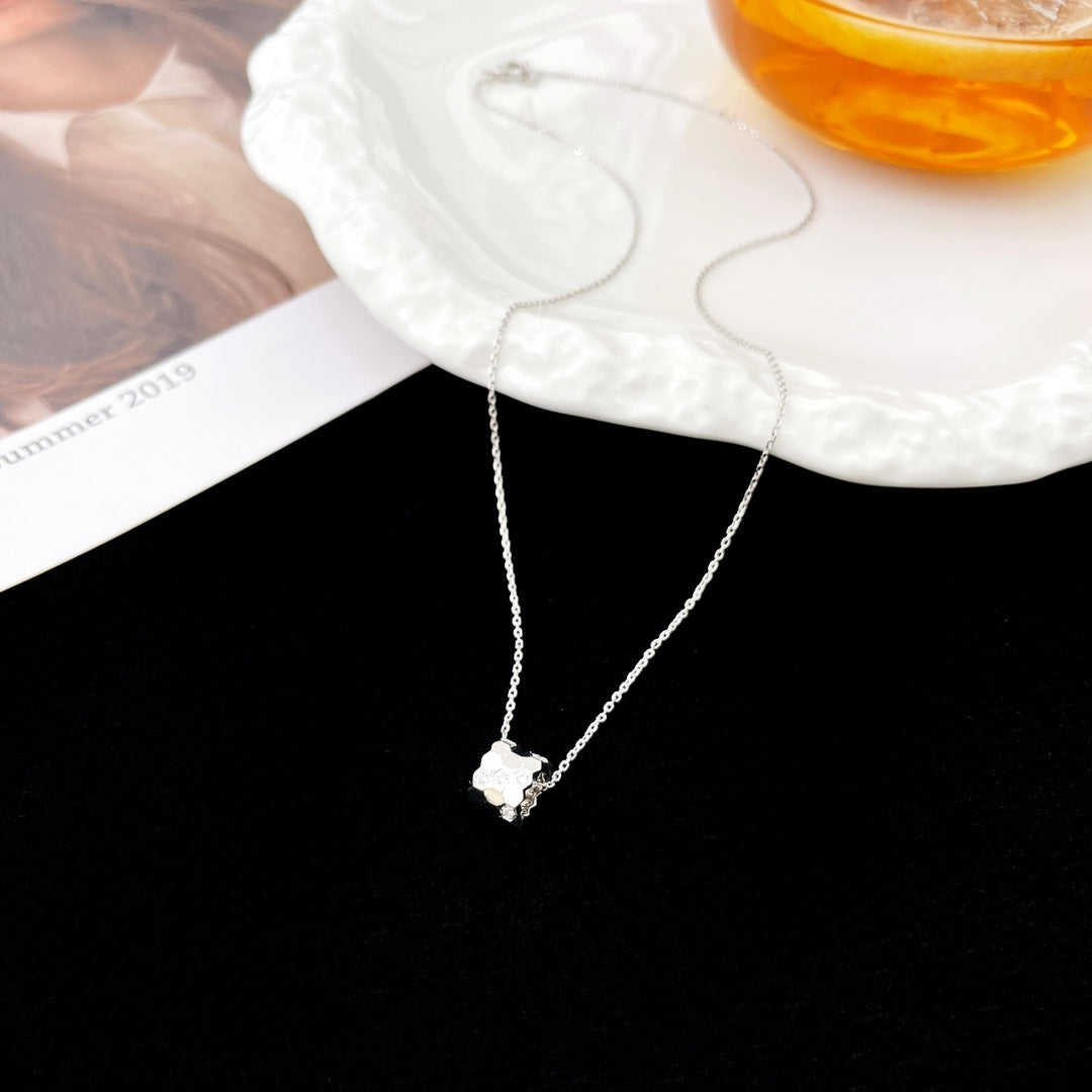 [Love More]BEE MINI PEDANT DIAMOND NECKLACE