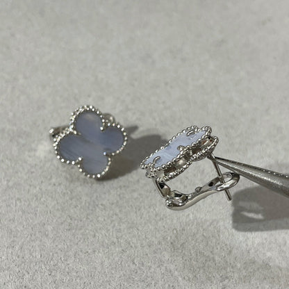 [Love More]CLOVER CHALCEDONY SILVER STUD EARRINGS