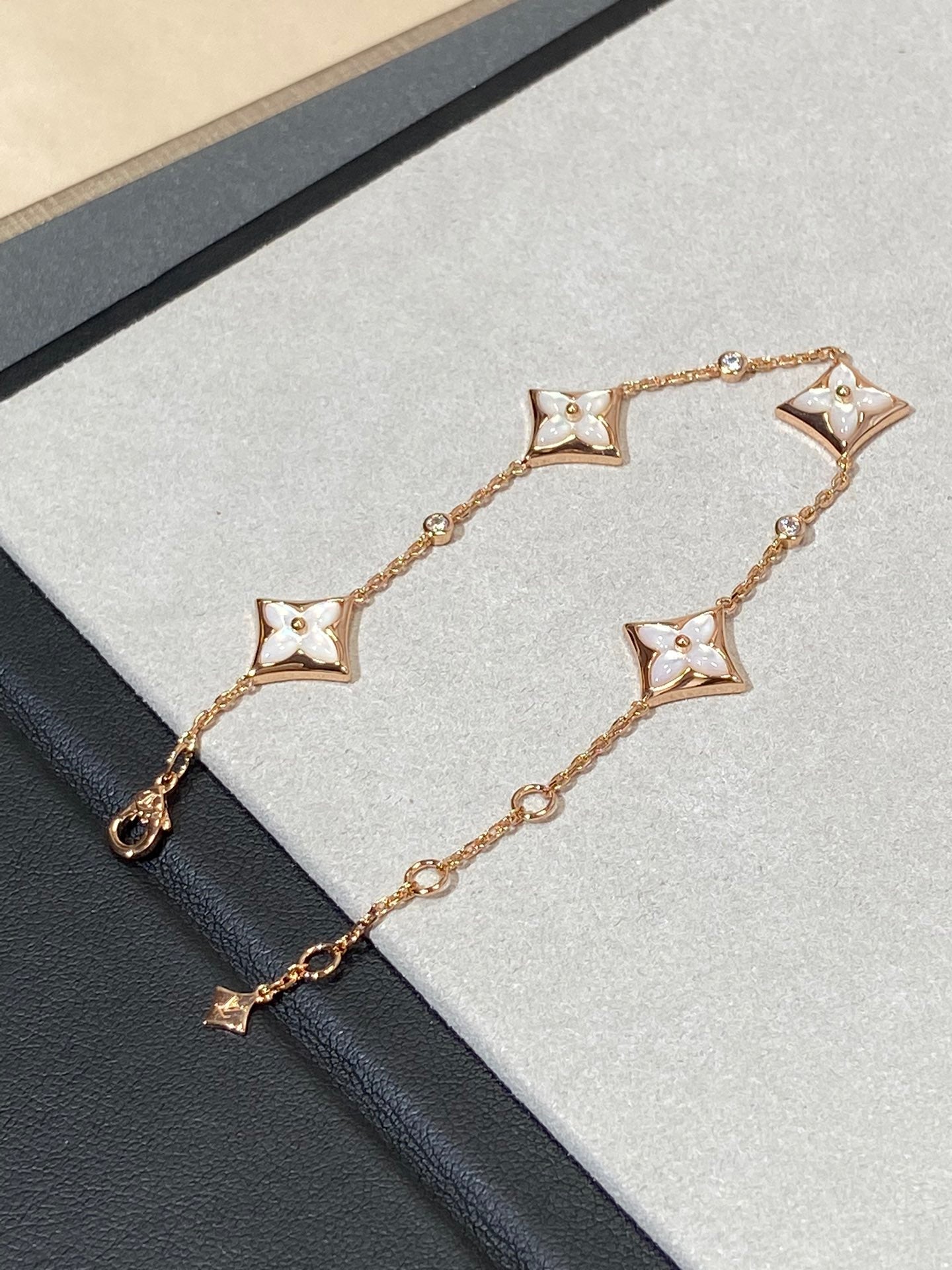 [Love More]STAR 4 MOTIF MOP DIAMOND PINK GOLD BRACELET