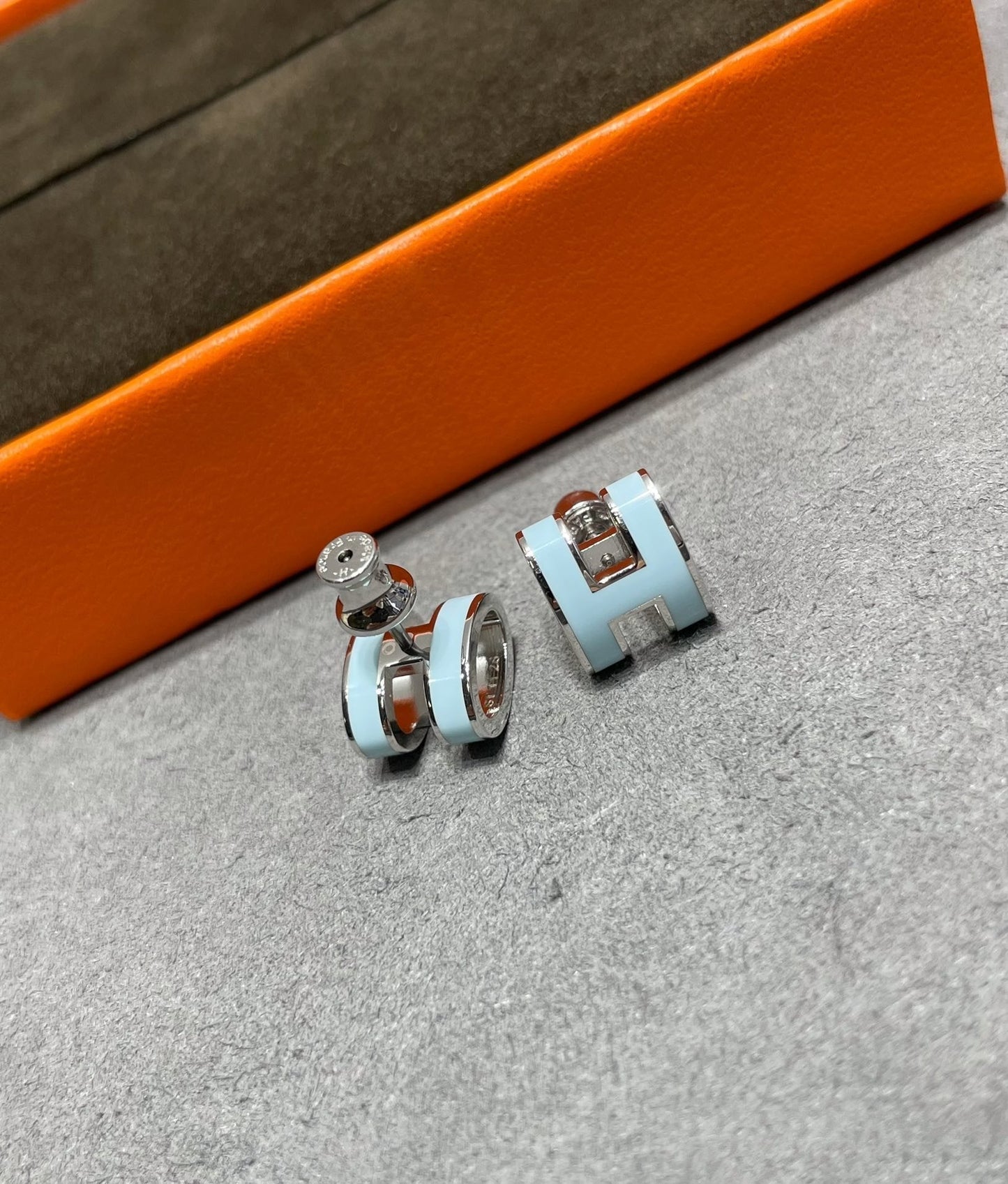 [Love More]POP H SKY BLUE STUD EARRINGS