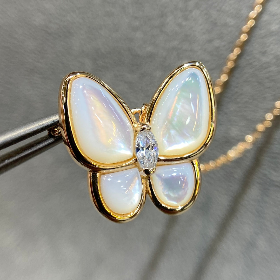 [Love More]BUTTERFLY MOP DIAMOND NECKLACE