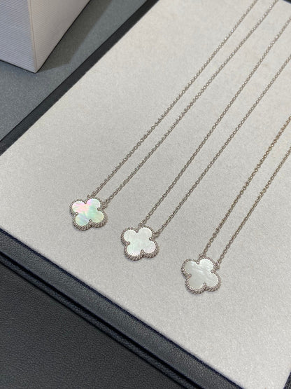 [Love More]CLOVER MEDIUM SILVER WHITE MOP NECKLACE