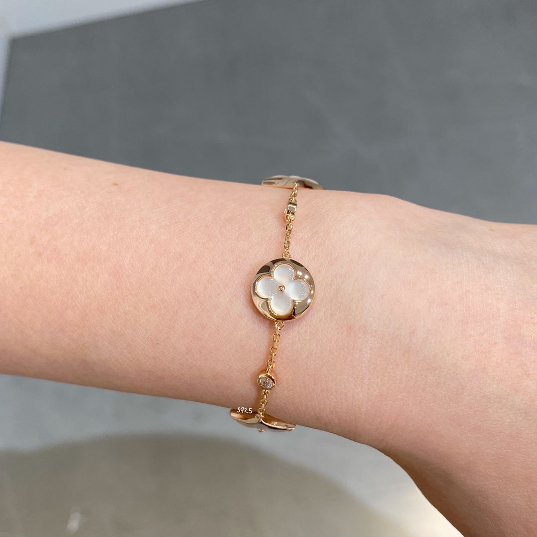 [Love More]STAR AND SUN 4 MOTIF WHITE MOP PINK GOLD BRACELET