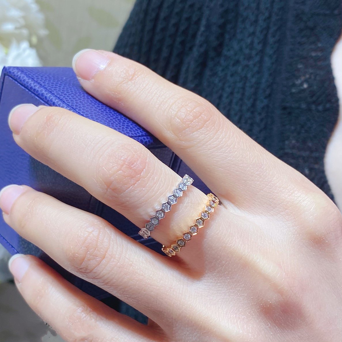 [Love More] BEE LOVE KLEINER RING MIT DIAMANTEN