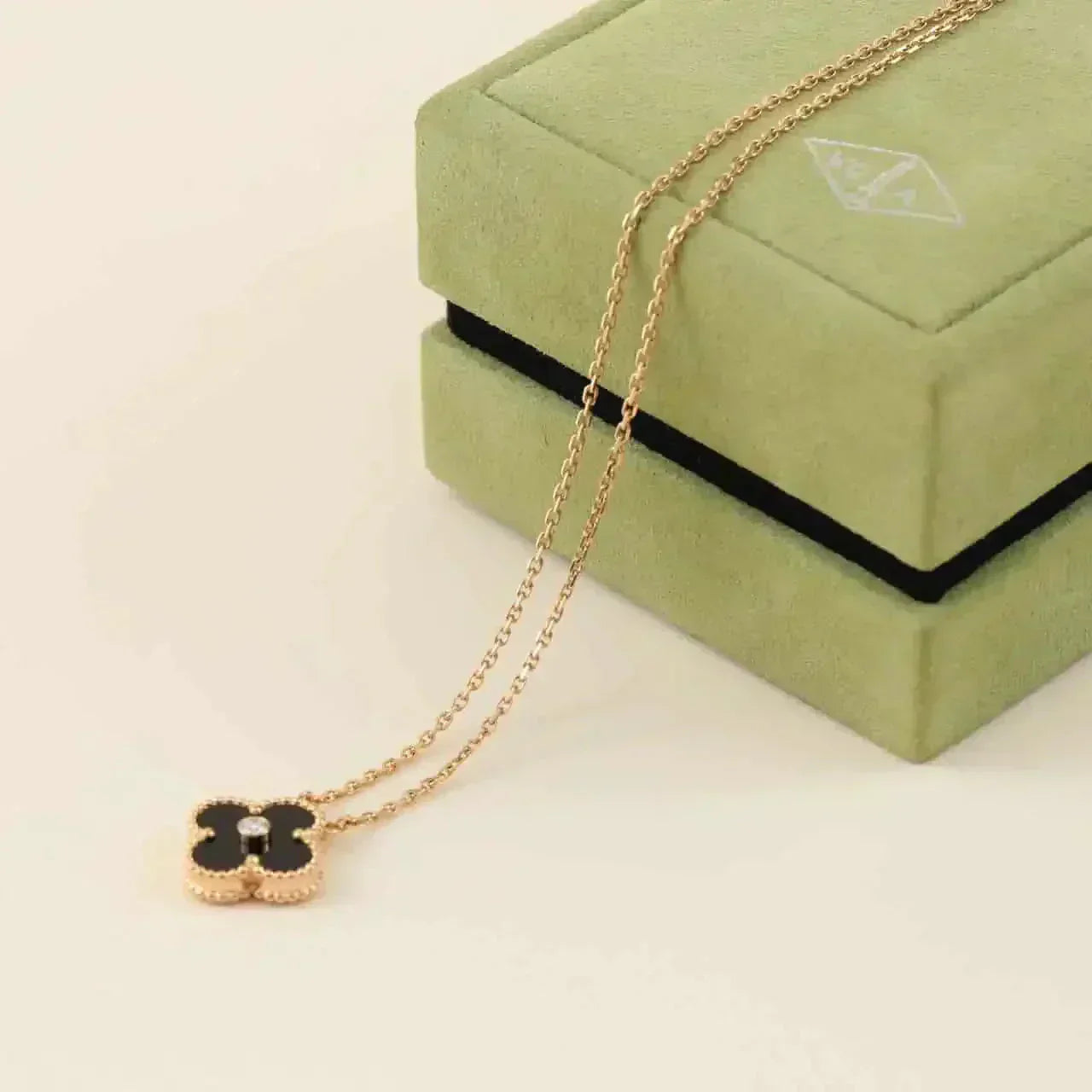 [Love More]CLOVER 15MM DIAMOND ONYX NECKLACE