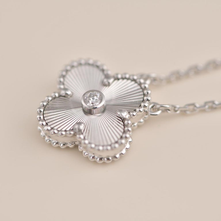 [Love More]CLOVER  15MM DIAMOND LASER NECKLACE SILVER