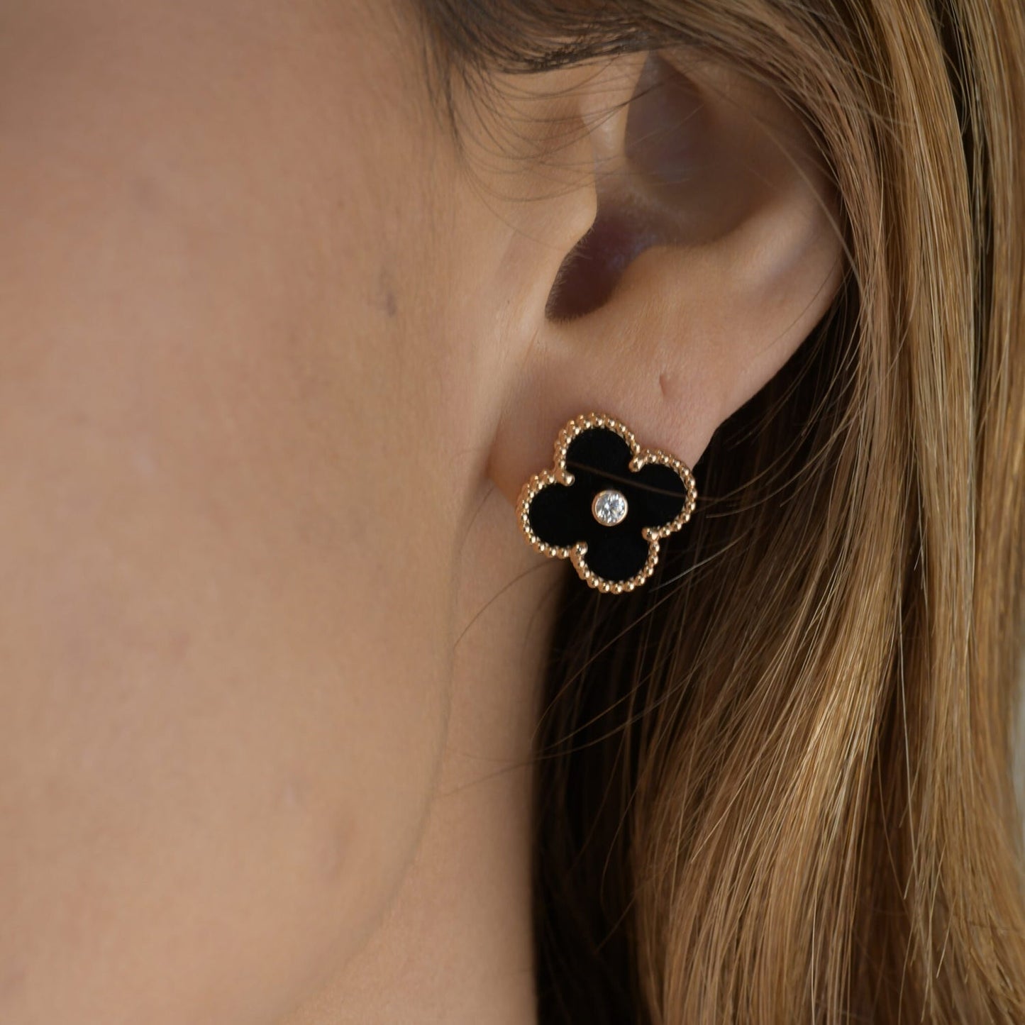 [Love More]CLOVER MEDIUM 1 MOTIFS ONYX DIAMOND OHRRINGE