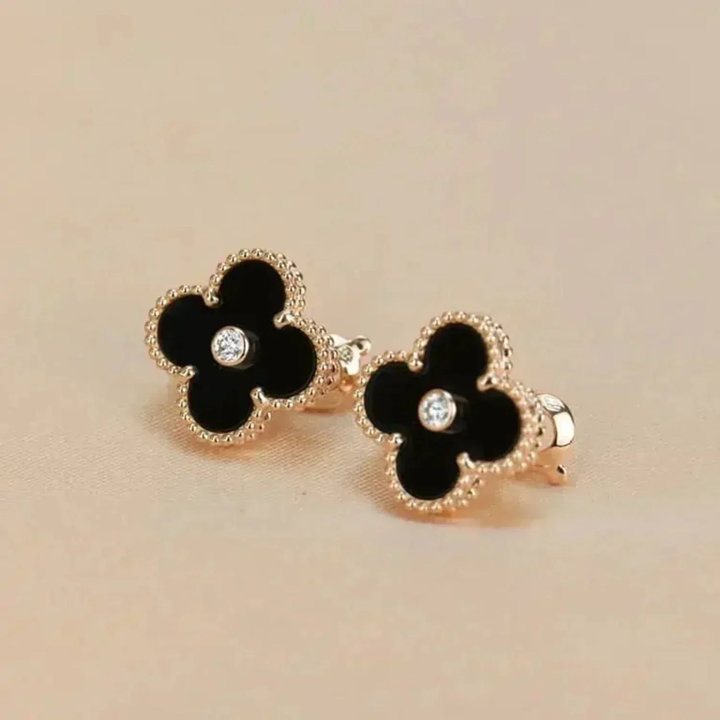 [Love More]CLOVER MEDIUM 1 MOTIFS ONYX DIAMOND OHRRINGE