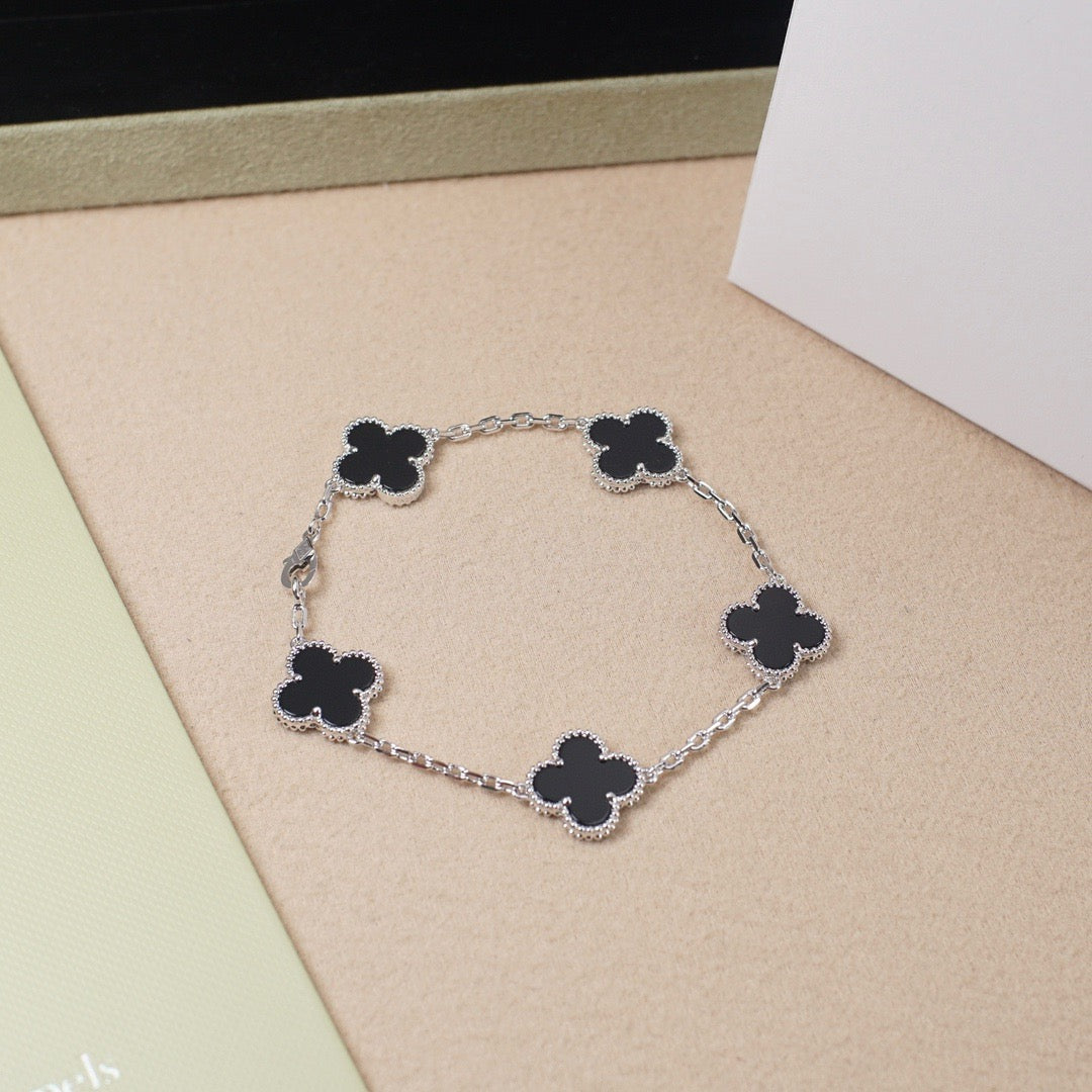 [Love More]CLOVER 5 MOTIF ONYXS  BRACELET SILVER