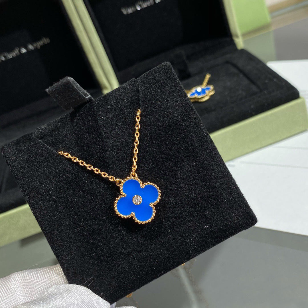 [Love More]CLOVER 15MM DIAMOND AND BLUE AGATE NECKLACE