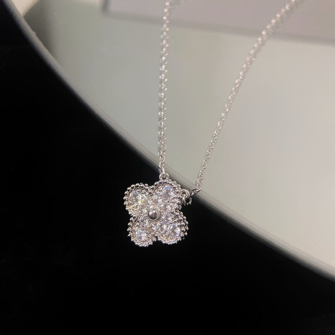 [Love More]CLOVER 15MM DIAMANT-EINZELBLUMEN-HALSKETTE