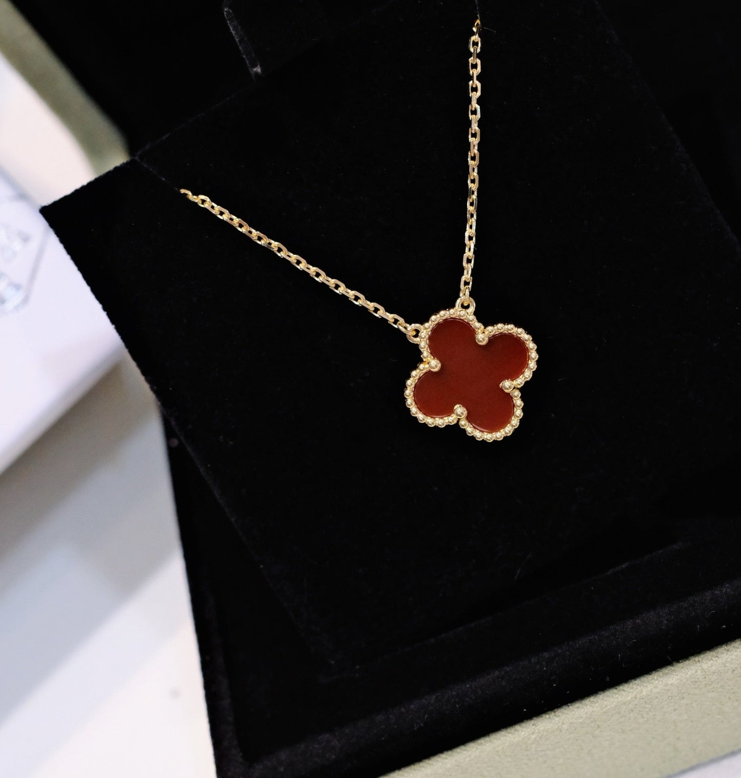 [Love More]CLOVER 15MM CARNELIAN SINGLE FLOWER NECKLACE