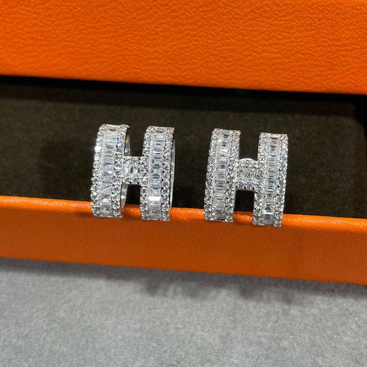 [Love More]H STUD EARRINGS WITH SILVER DIAMONDS