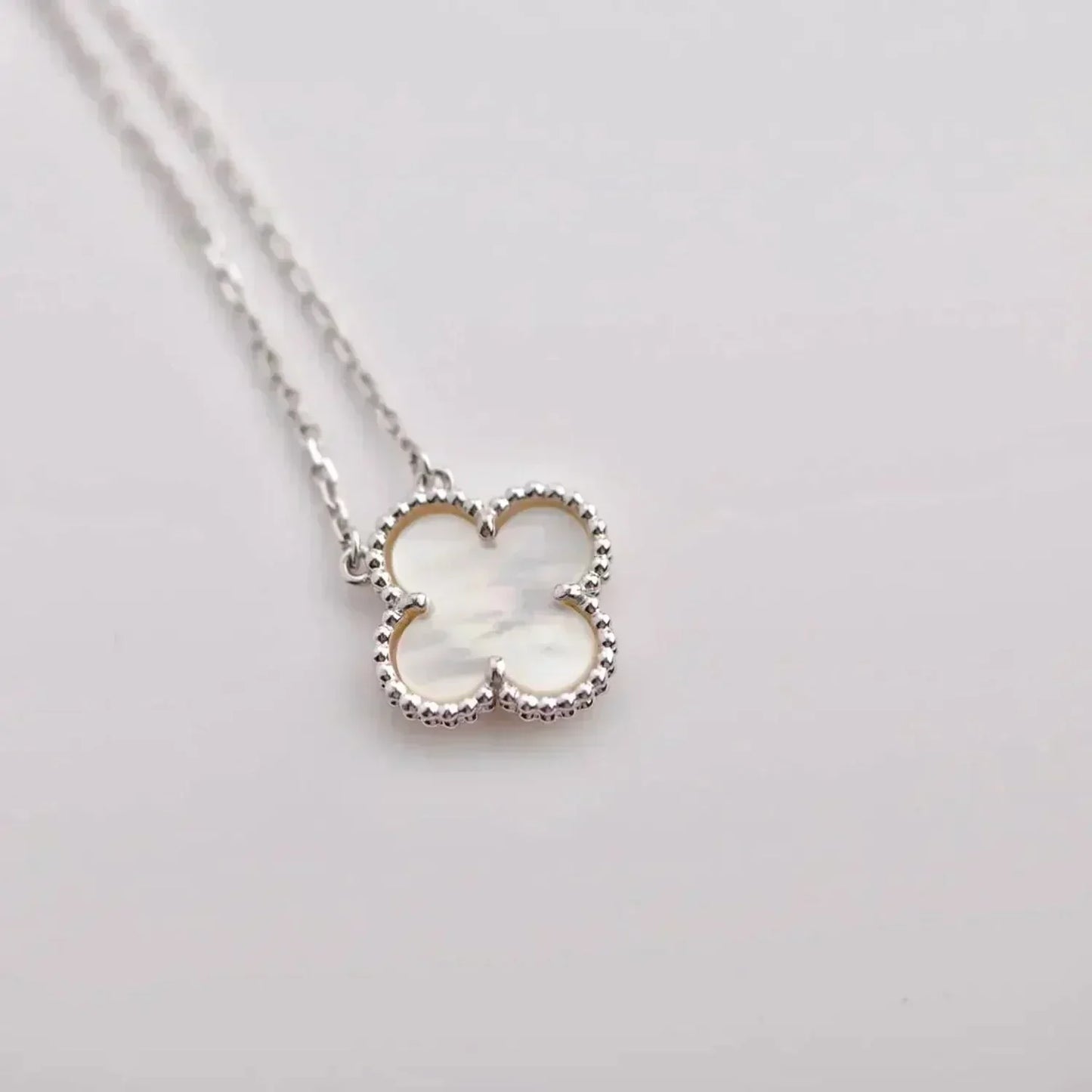 [Love More]CLOVER  15MM WHITE MOTHER-OF-PEARL SILVER