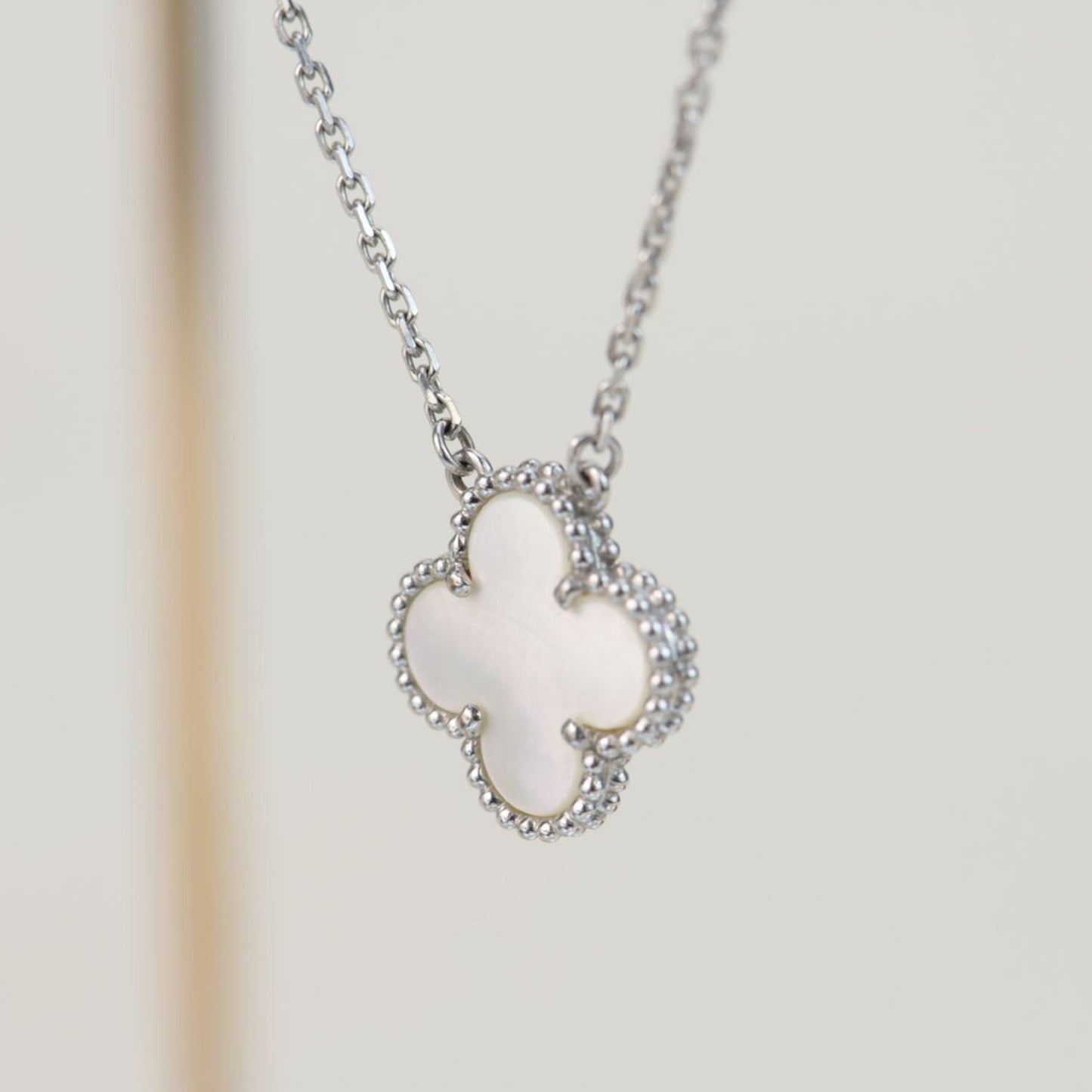 [Love More]CLOVER  15MM WHITE MOTHER-OF-PEARL SILVER