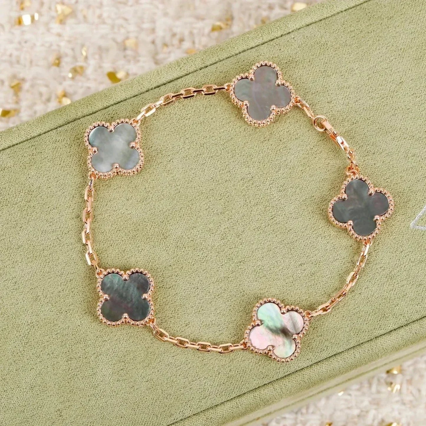 [Love More]CLOVER 5 MOTIF GRAY MOP  BRACELET