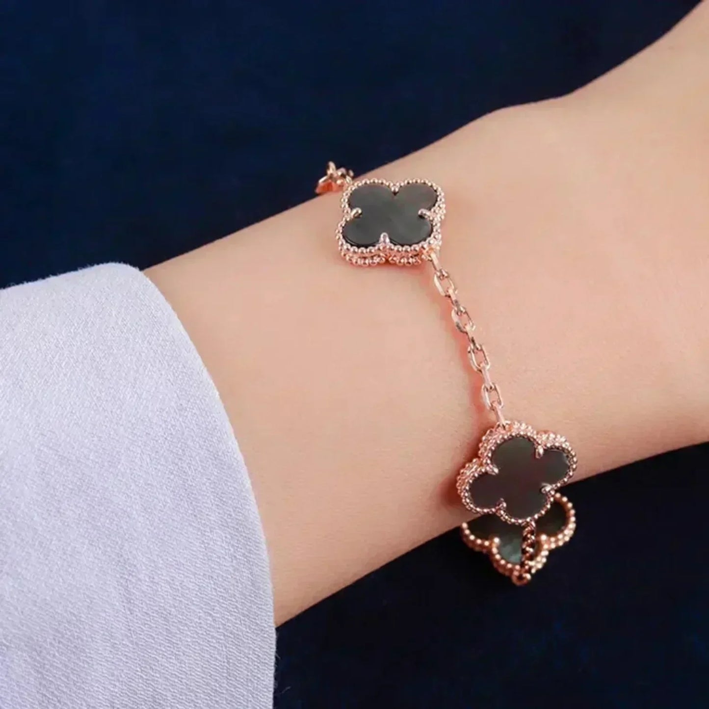 [Love More]CLOVER 5 MOTIF GRAY MOP  BRACELET