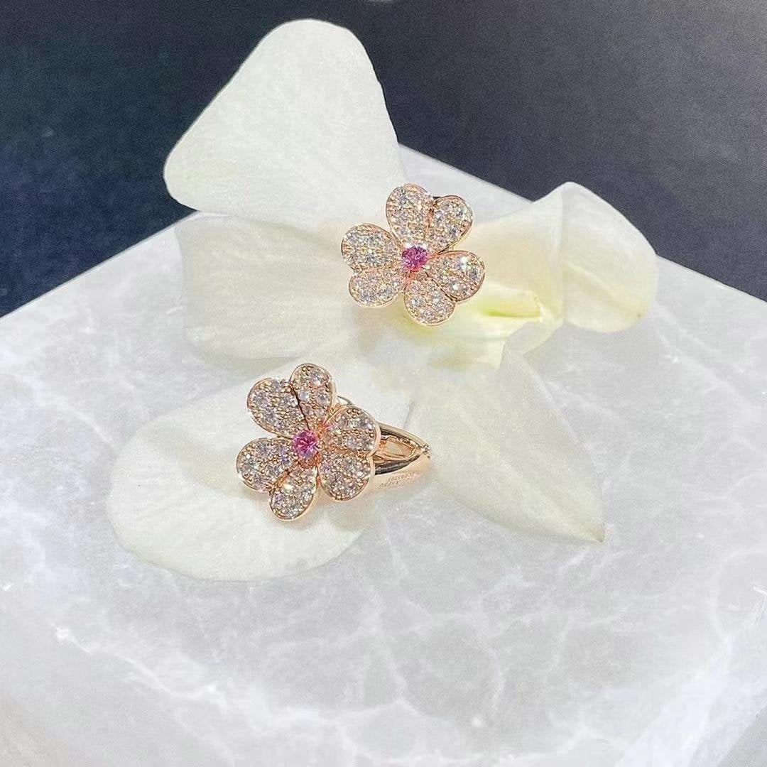 [Love More]FRIVOLE ROTGOLD-OHRRINGE MIT BLUMEN-DIAMANT